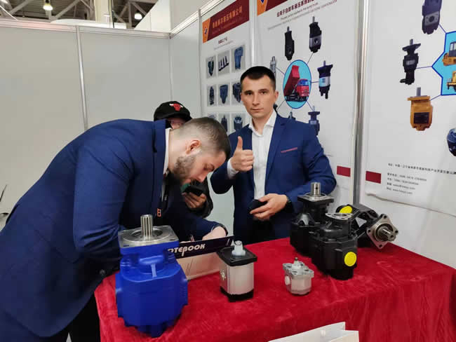 At the 2023 Russia International Construction and Construction Machinery Exhibition, Fuxin Tyre Hydraulic Co., Ltd.'s products were welcomed and praised by foreign customers.