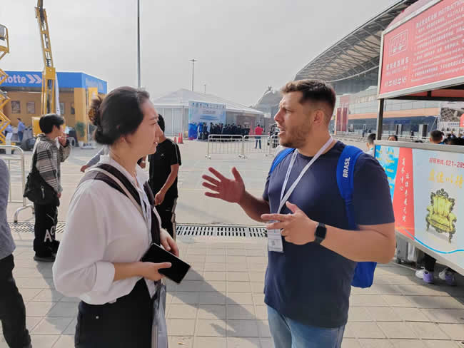 On October 25th, a cooperation intention was reached with Brazilian clients at the PTC exhibition in Shanghai.