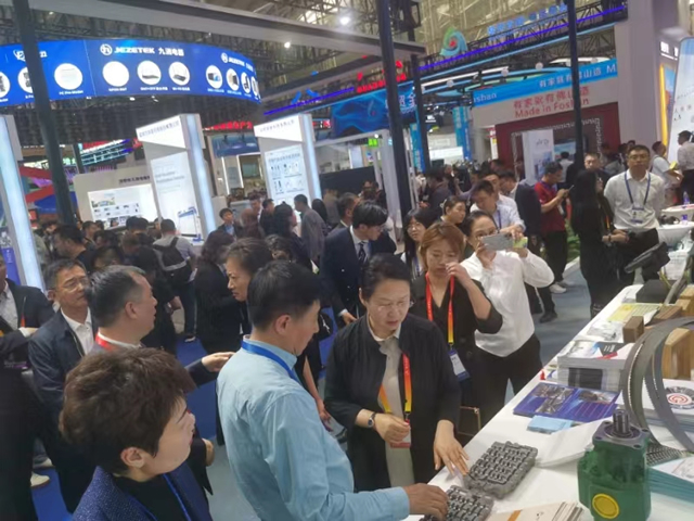 From May 17th to 21st, 2024, our company represented enterprises from Fuxin City to participate in the 8th China Russia Trade Expo in Harbin. The main leaders of the Liaoning Provincial Department of Commerce gave high praise to our company's products